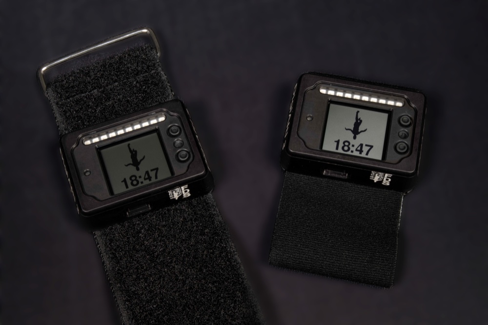 DigiAlti 3 on velcro and elastic mounts